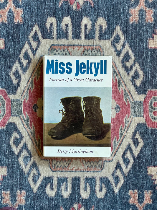 Miss Jekyll: Portrait of a Great Gardener by Betty Massingham