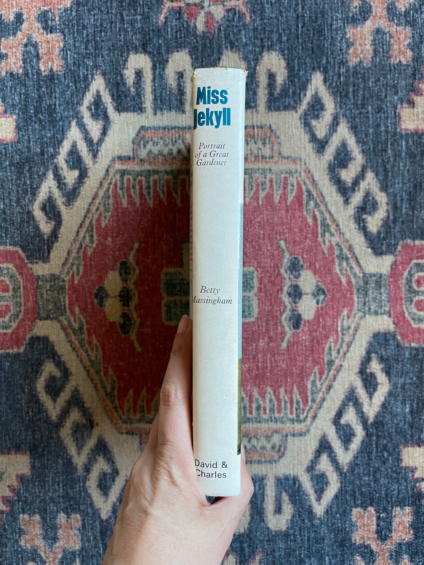 Miss Jekyll: Portrait of a Great Gardener by Betty Massingham