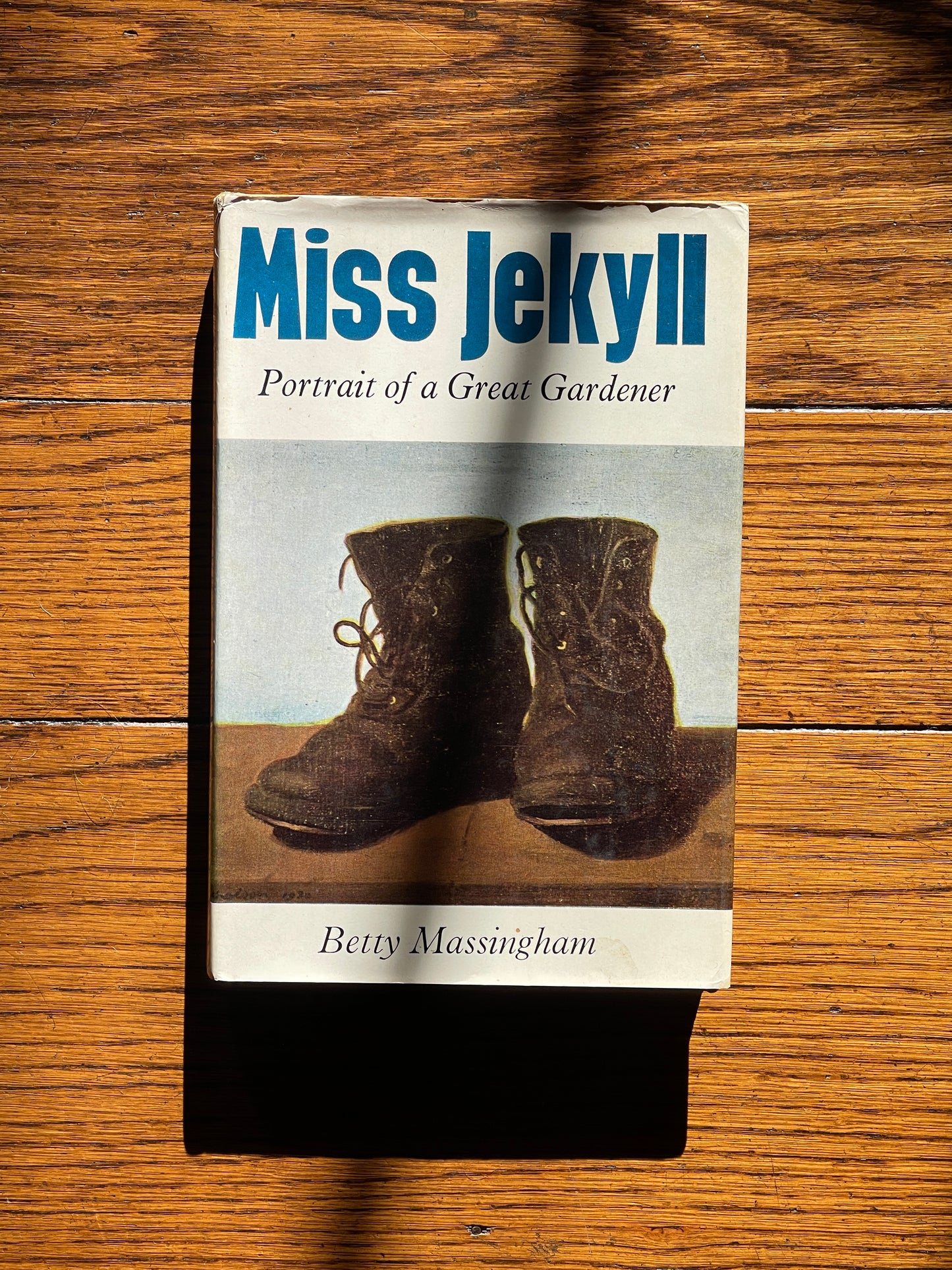 Miss Jekyll: Portrait of a Great Gardener by Betty Massingham