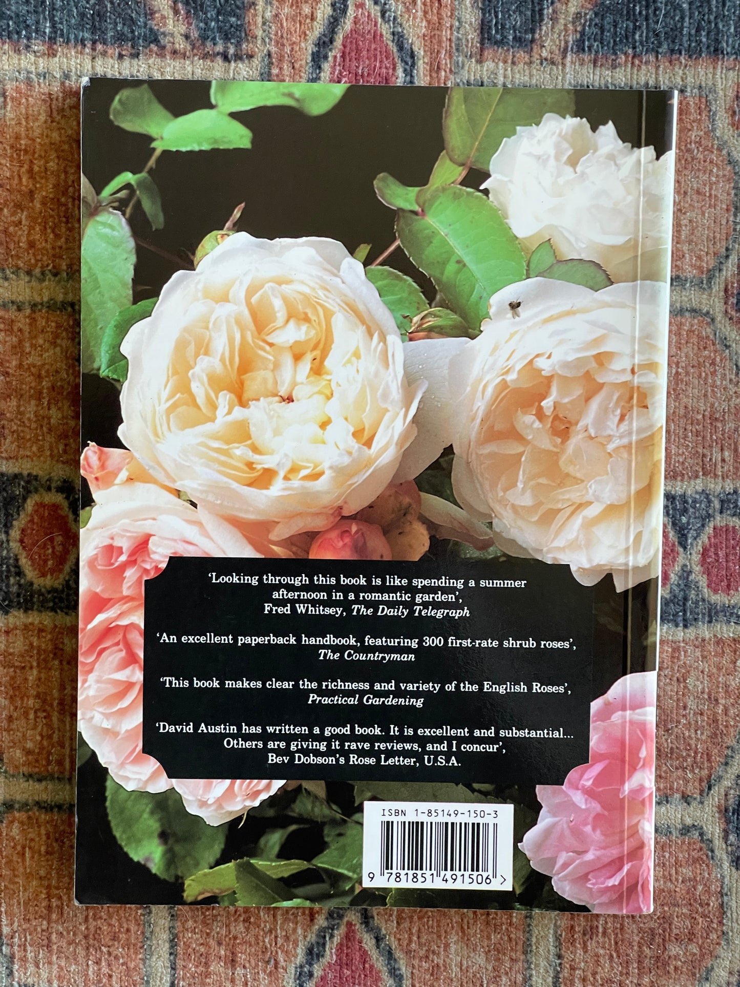 Old Roses and English Roses by David Austin