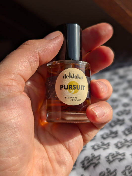 Pursuit: In Celebration of Sylvia Plath by de kloka - 15 ml atomizer